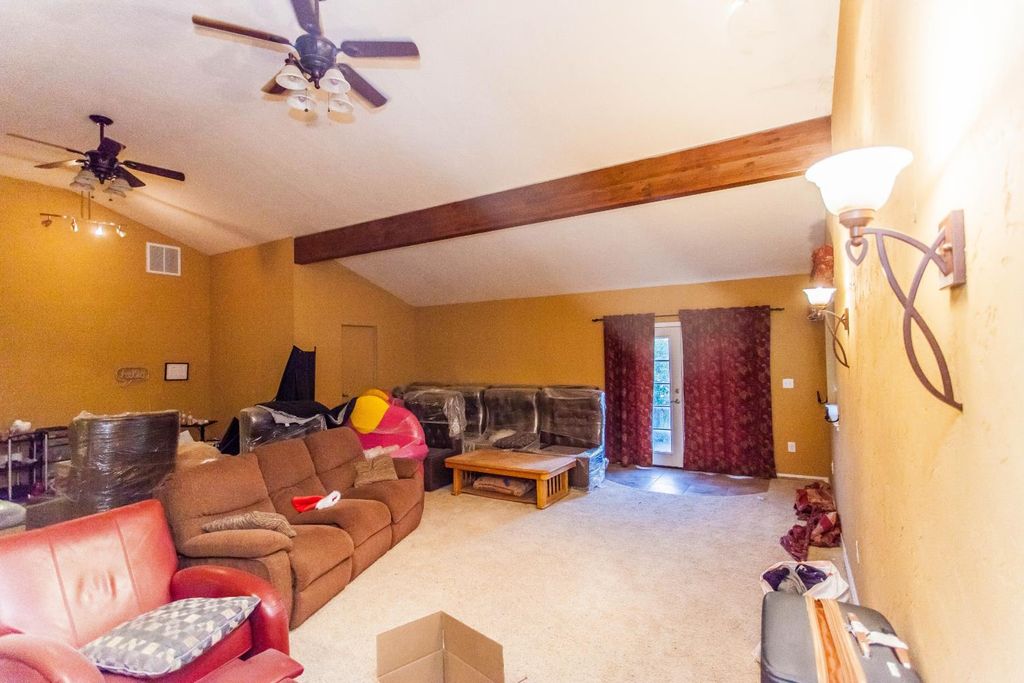 Image 5 of property listing at 7464 Paula Ave., Clovis, CA 93611