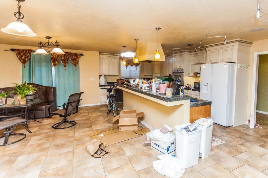 Image 6 of property listing at 7464 Paula Ave., Clovis, CA 93611