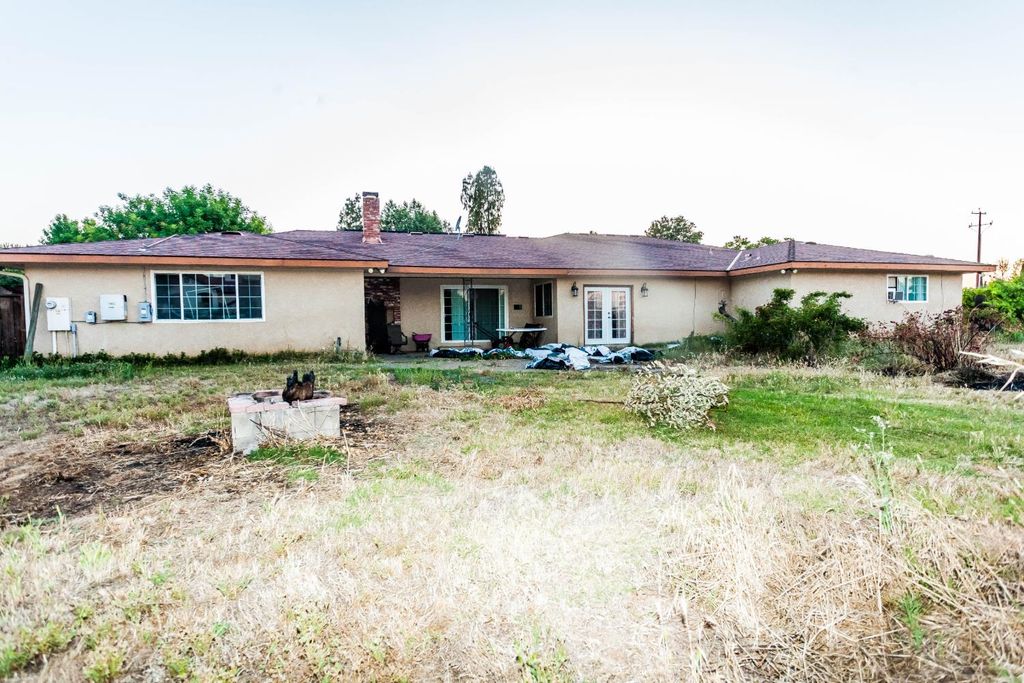 Image 8 of property listing at 7464 Paula Ave., Clovis, CA 93611
