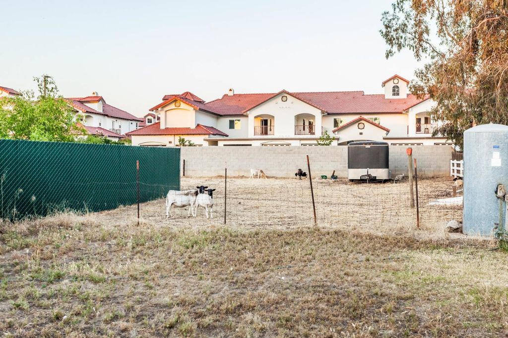 Image 9 of property listing at 7464 Paula Ave., Clovis, CA 93611