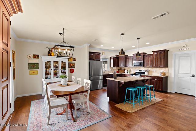 2106 Diamond Way, Yakima, WA 98903