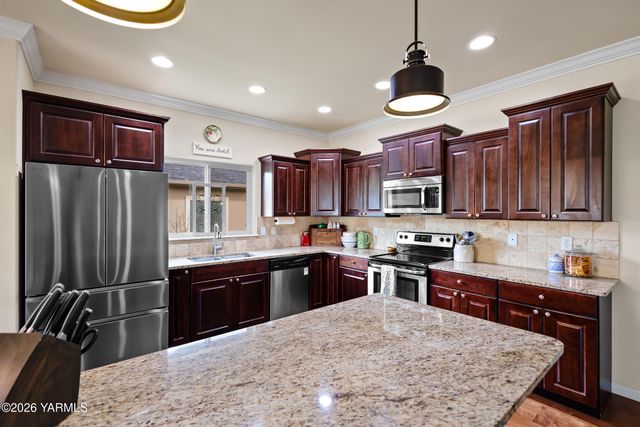 2106 Diamond Way, Yakima, WA 98903