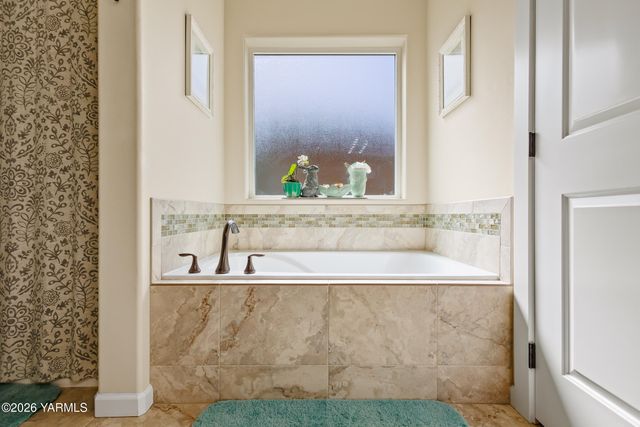 2106 Diamond Way, Yakima, WA 98903