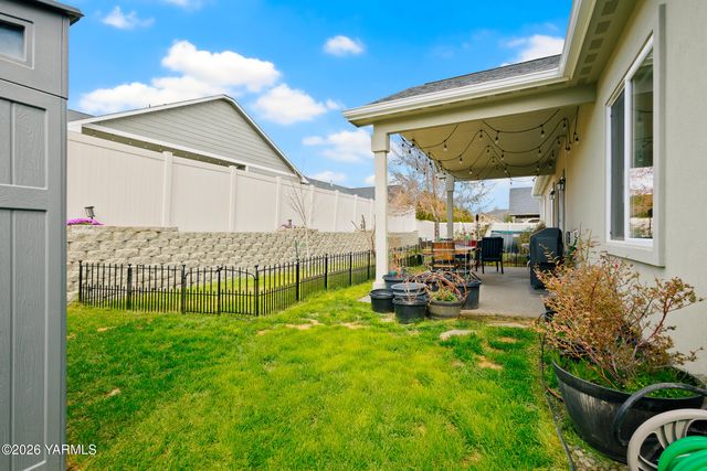 2106 Diamond Way, Yakima, WA 98903