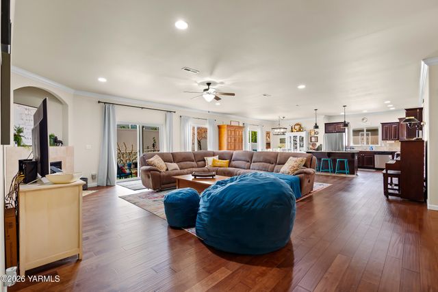 2106 Diamond Way, Yakima, WA 98903