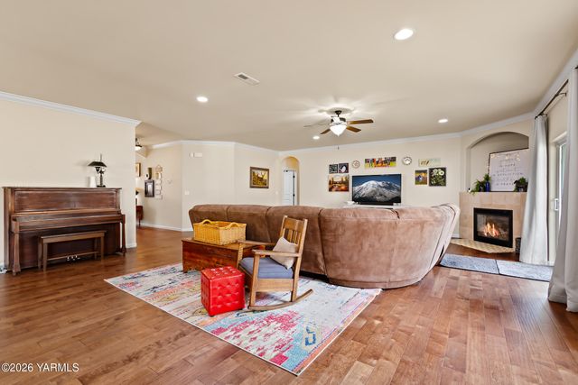 2106 Diamond Way, Yakima, WA 98903