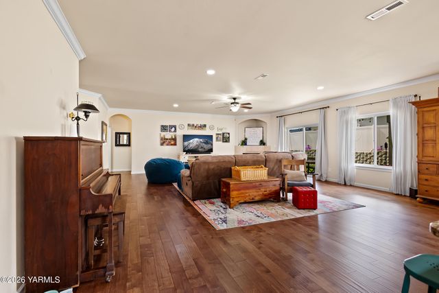 2106 Diamond Way, Yakima, WA 98903