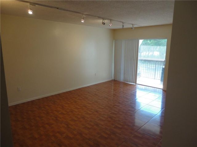 711 N Pine Island Road 206, Plantation, FL 33324