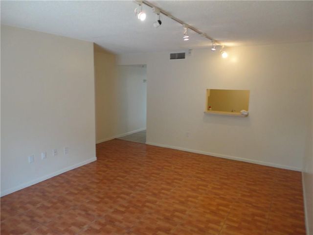 711 N Pine Island Road 206, Plantation, FL 33324