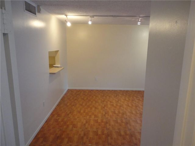 711 N Pine Island Road 206, Plantation, FL 33324