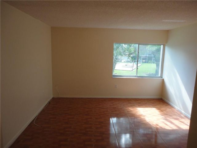 711 N Pine Island Road 206, Plantation, FL 33324
