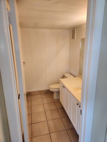 711 N Pine Island Road 206, Plantation, FL 33324