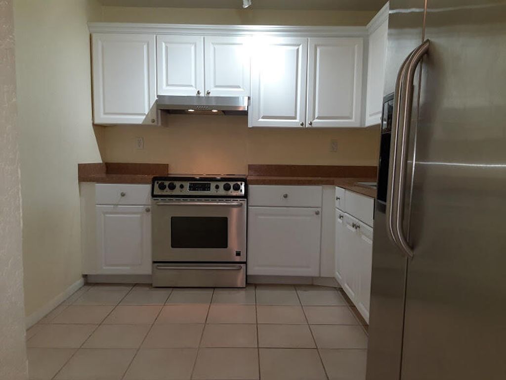 711 N Pine Island Road 206, Plantation, FL 33324