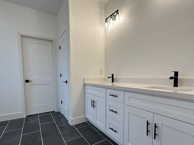 130 Gold Creek Ct, Valley Springs, CA 95252