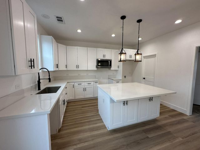 130 Gold Creek Ct, Valley Springs, CA 95252