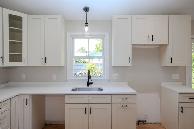 205 Eastview Ave, Somerset, MA 02726