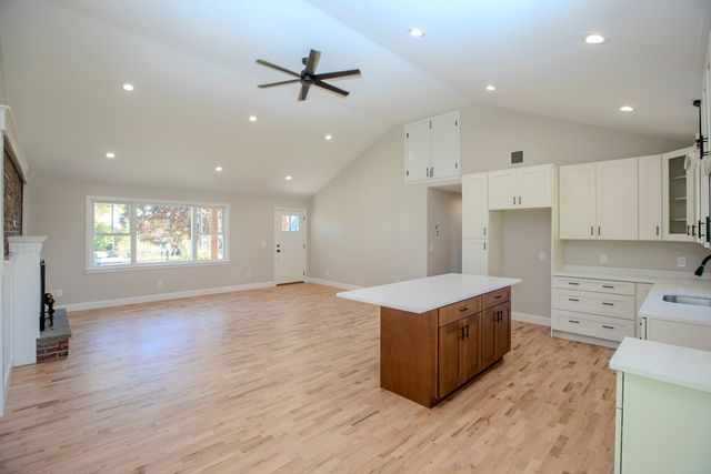 205 Eastview Ave, Somerset, MA 02726