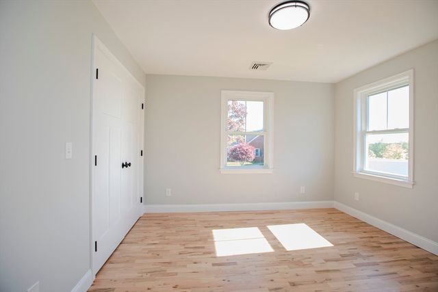 205 Eastview Ave, Somerset, MA 02726