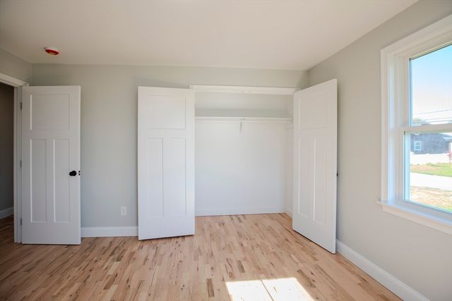 205 Eastview Ave, Somerset, MA 02726