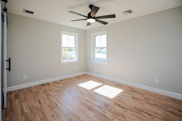 205 Eastview Ave, Somerset, MA 02726