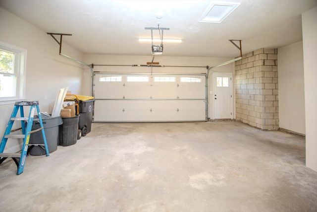 205 Eastview Ave, Somerset, MA 02726
