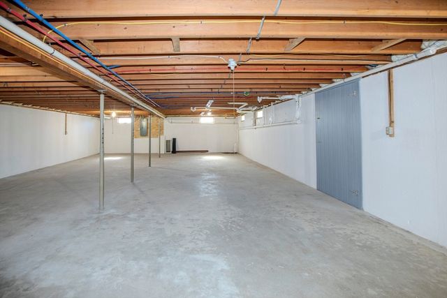 205 Eastview Ave, Somerset, MA 02726