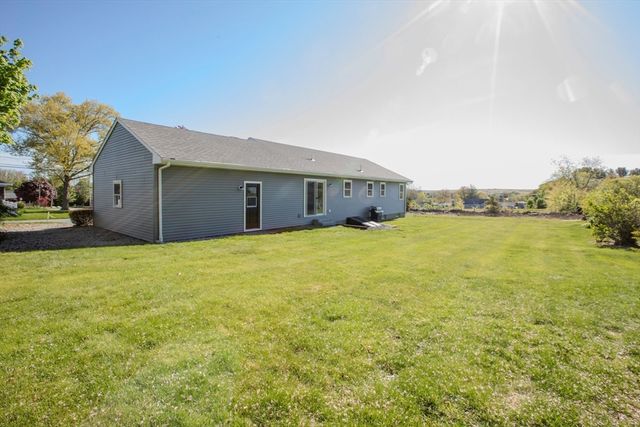 205 Eastview Ave, Somerset, MA 02726