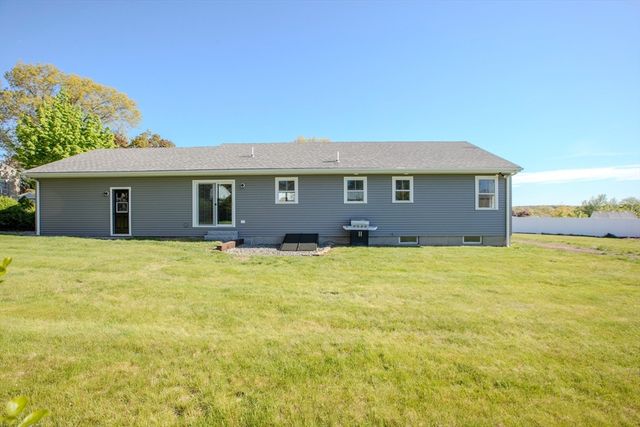 205 Eastview Ave, Somerset, MA 02726