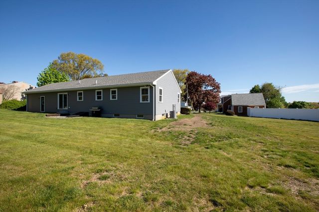205 Eastview Ave, Somerset, MA 02726