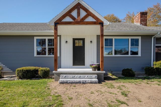 205 Eastview Ave, Somerset, MA 02726