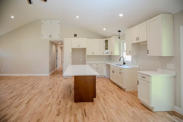 205 Eastview Ave, Somerset, MA 02726