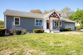 205 Eastview Ave, Somerset, MA 02726