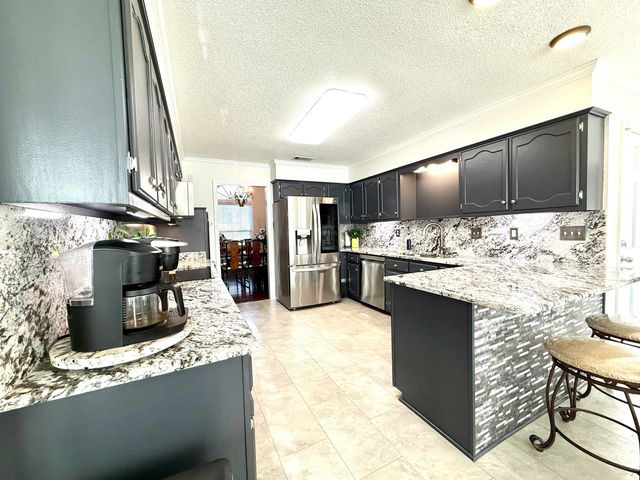 825 N WALNUT BEND RD, Memphis, TN 38018