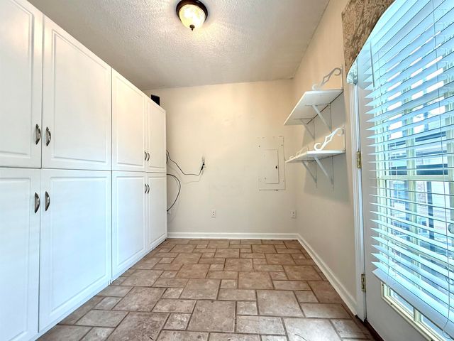 825 N WALNUT BEND RD, Memphis, TN 38018