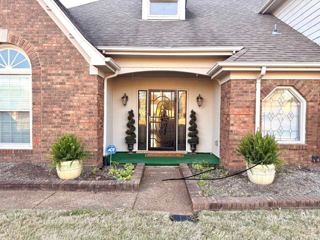 825 N WALNUT BEND RD, Memphis, TN 38018