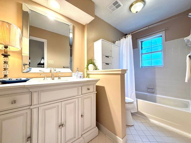 825 N WALNUT BEND RD, Memphis, TN 38018