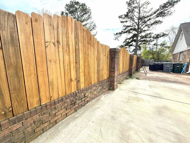 825 N WALNUT BEND RD, Memphis, TN 38018