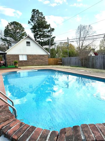 825 N WALNUT BEND RD, Memphis, TN 38018