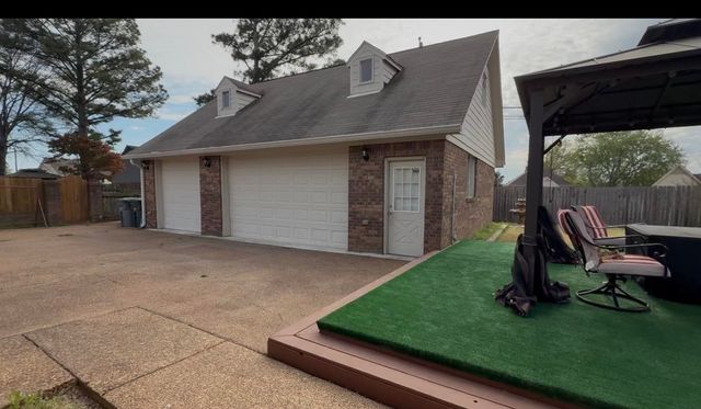 825 N WALNUT BEND RD, Memphis, TN 38018