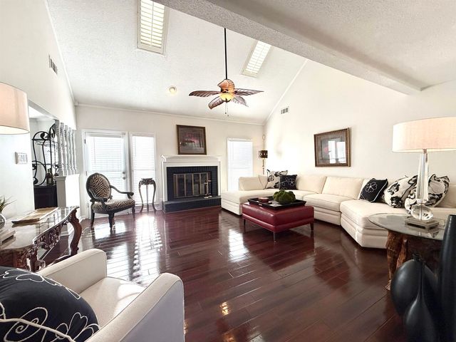 825 N WALNUT BEND RD, Memphis, TN 38018