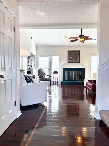 825 N WALNUT BEND RD, Memphis, TN 38018