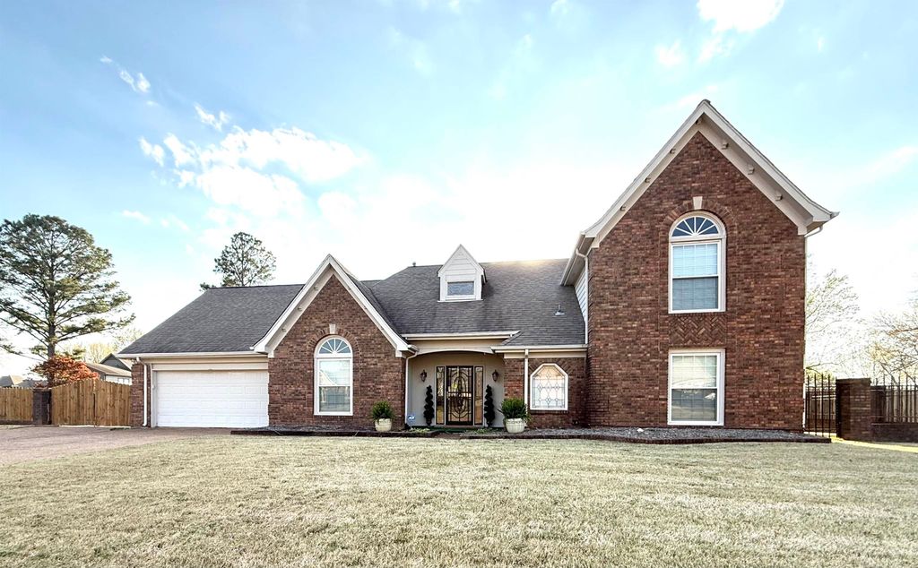 825 N WALNUT BEND RD, Memphis, TN 38018