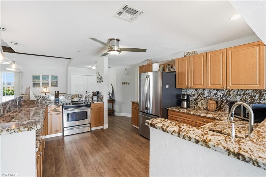 Image 10 of property listing at 5125 Rutland CT, Cape Coral, FL 33904