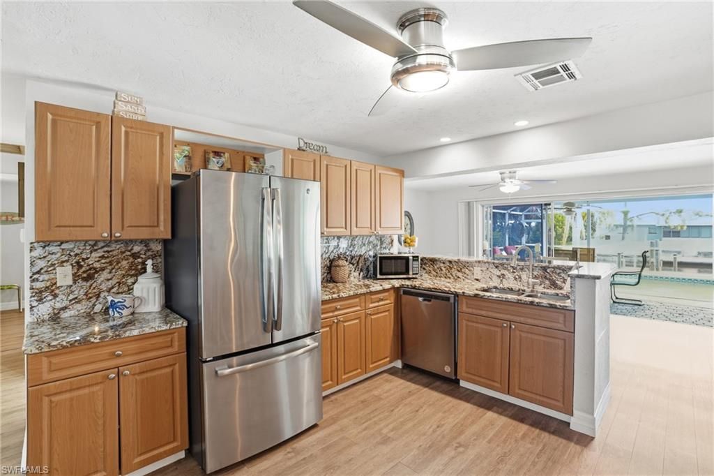 Image 7 of property listing at 5125 Rutland CT, Cape Coral, FL 33904
