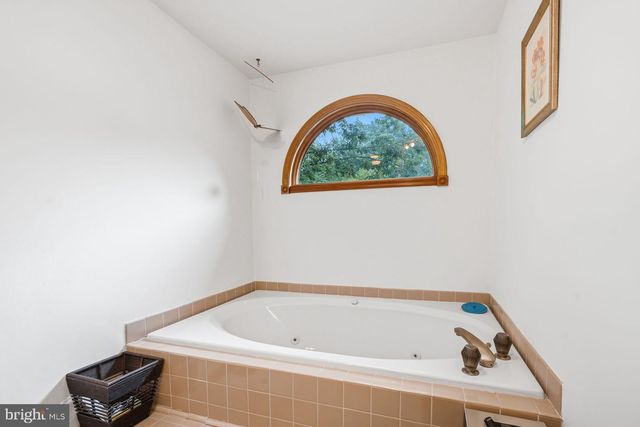 9 SILVER LAKE DR, Shamong, NJ 08088