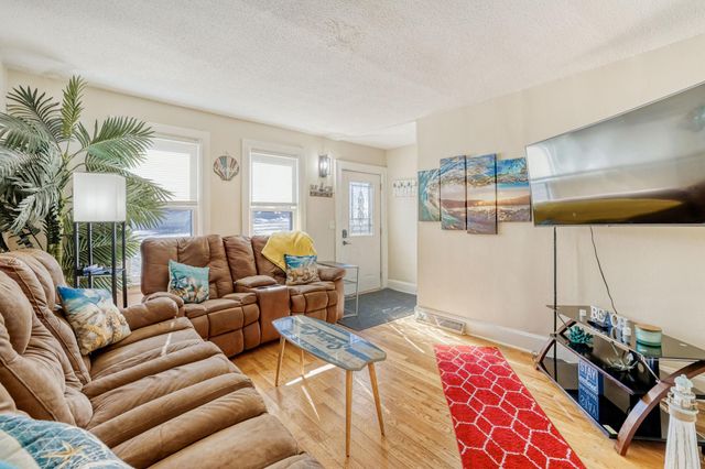 309 Sidney Street E, Saint Paul, MN 55107