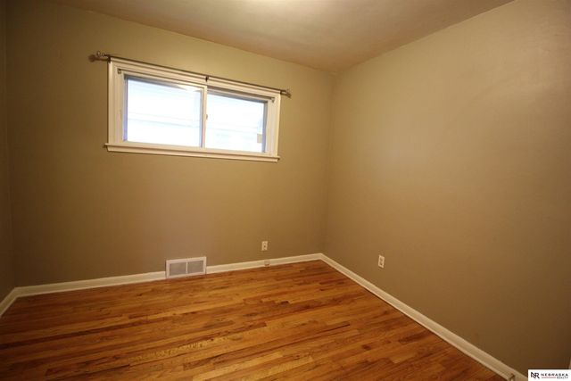 623 S Jackson Street, Papillion, NE 68046