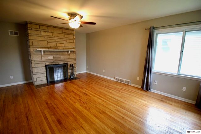 623 S Jackson Street, Papillion, NE 68046