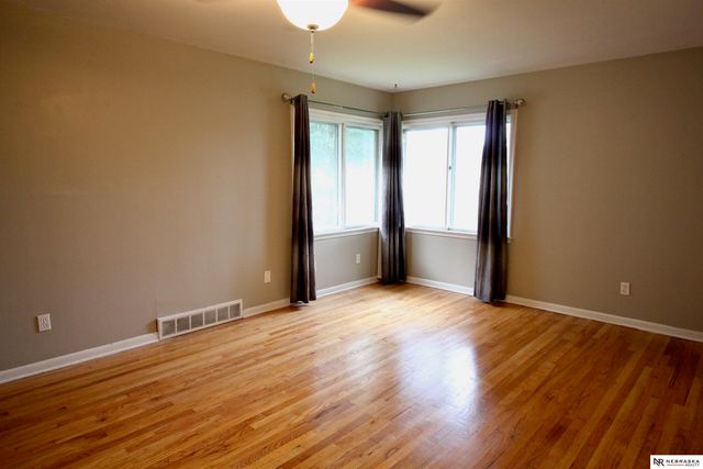 623 S Jackson Street, Papillion, NE 68046