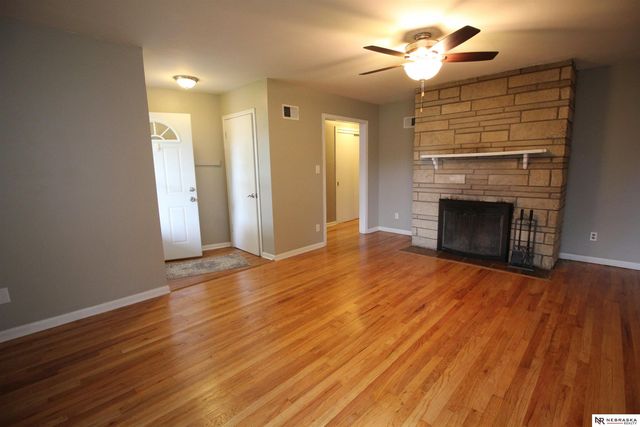 623 S Jackson Street, Papillion, NE 68046